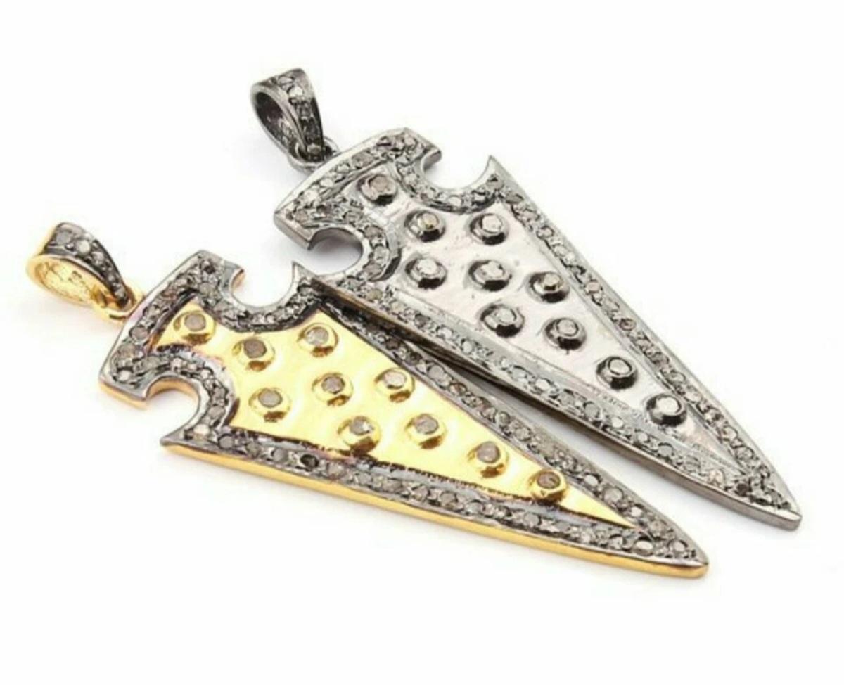 Ciondolo a forma di punta di freccia con diamante Pave Ciondolo fatto a mano in argento 925 Regalo In condizioni Nuovo in vendita a Chicago, IL