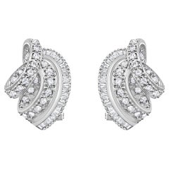 Boucles d'oreilles en or blanc 14 carats avec diamants pavés et diamants baguettes 1,22 cttw