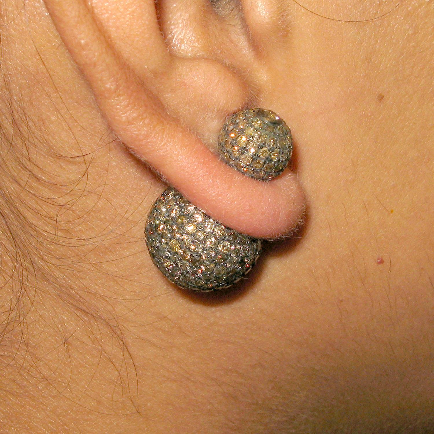 Pave Diamond Ball Ohrringe aus 18k Gold & Silber (Kunsthandwerker*in) im Angebot