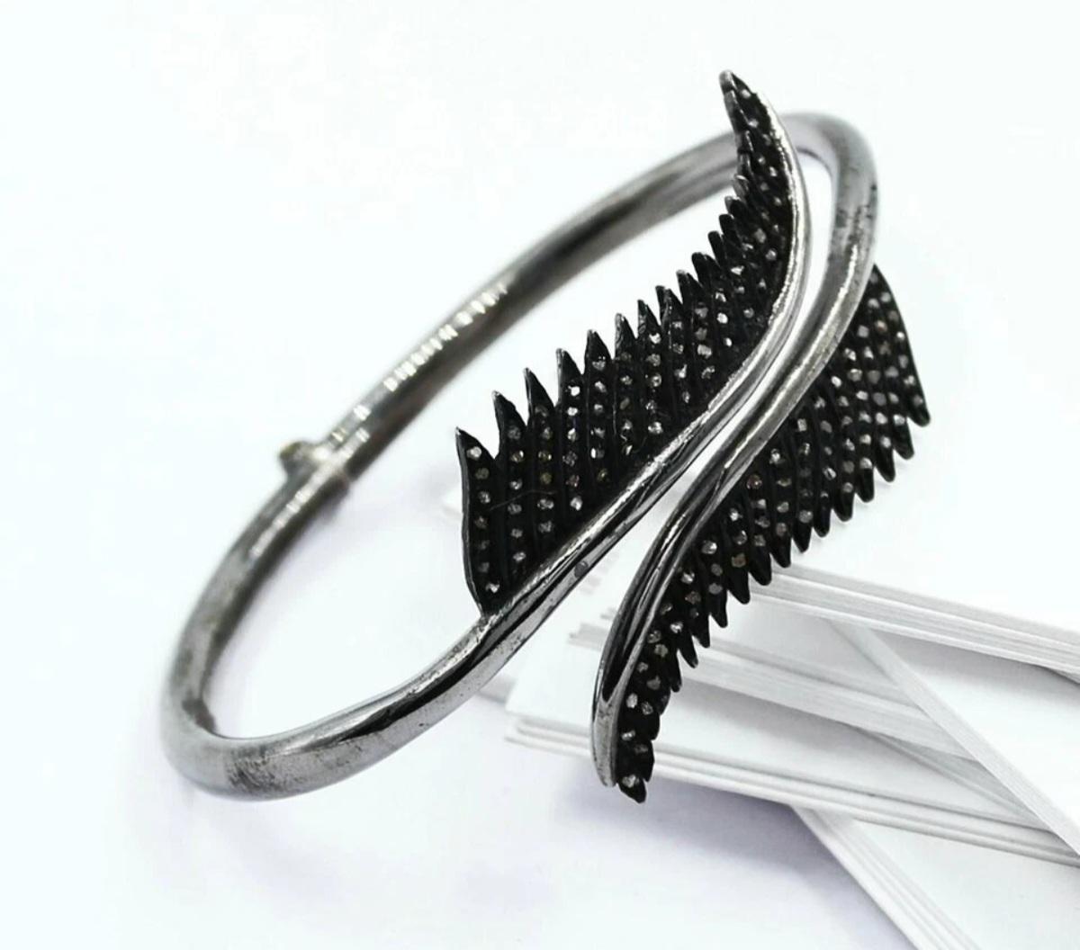 Pave Diamond Armreif Armband 925 Silber Mode Armband Hochzeit Diamant Geschenk. im Zustand „Neu“ im Angebot in Chicago, IL