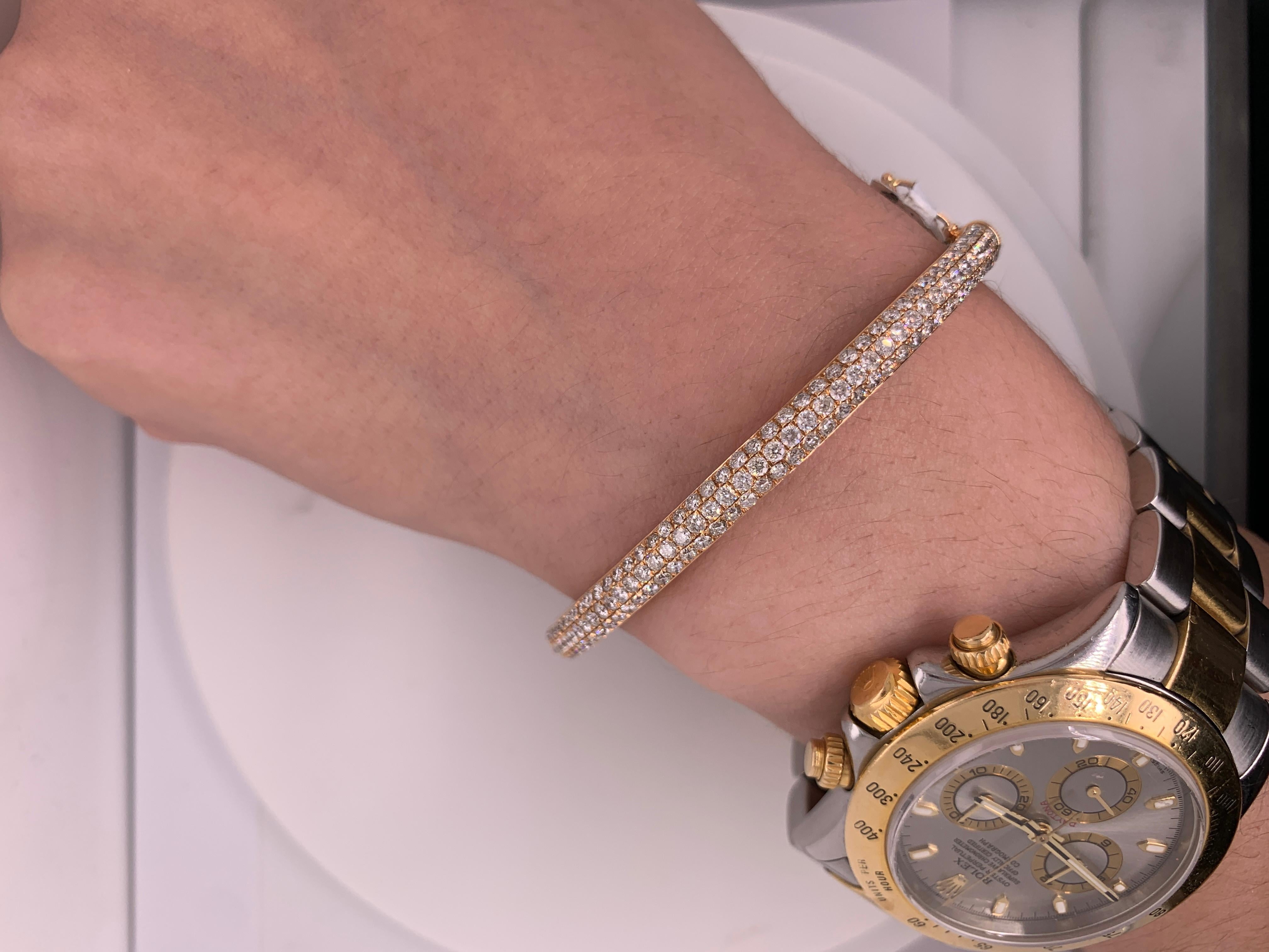 Pavé diamond bangle bracelet, 18K yellow gold with rows of pavé diamonds.

Diamond specifications:

7.00 Carats of white brilliant cut diamonds. 
Colorless/near colorless white, SI clarity

Hinge clasp
Length: 8