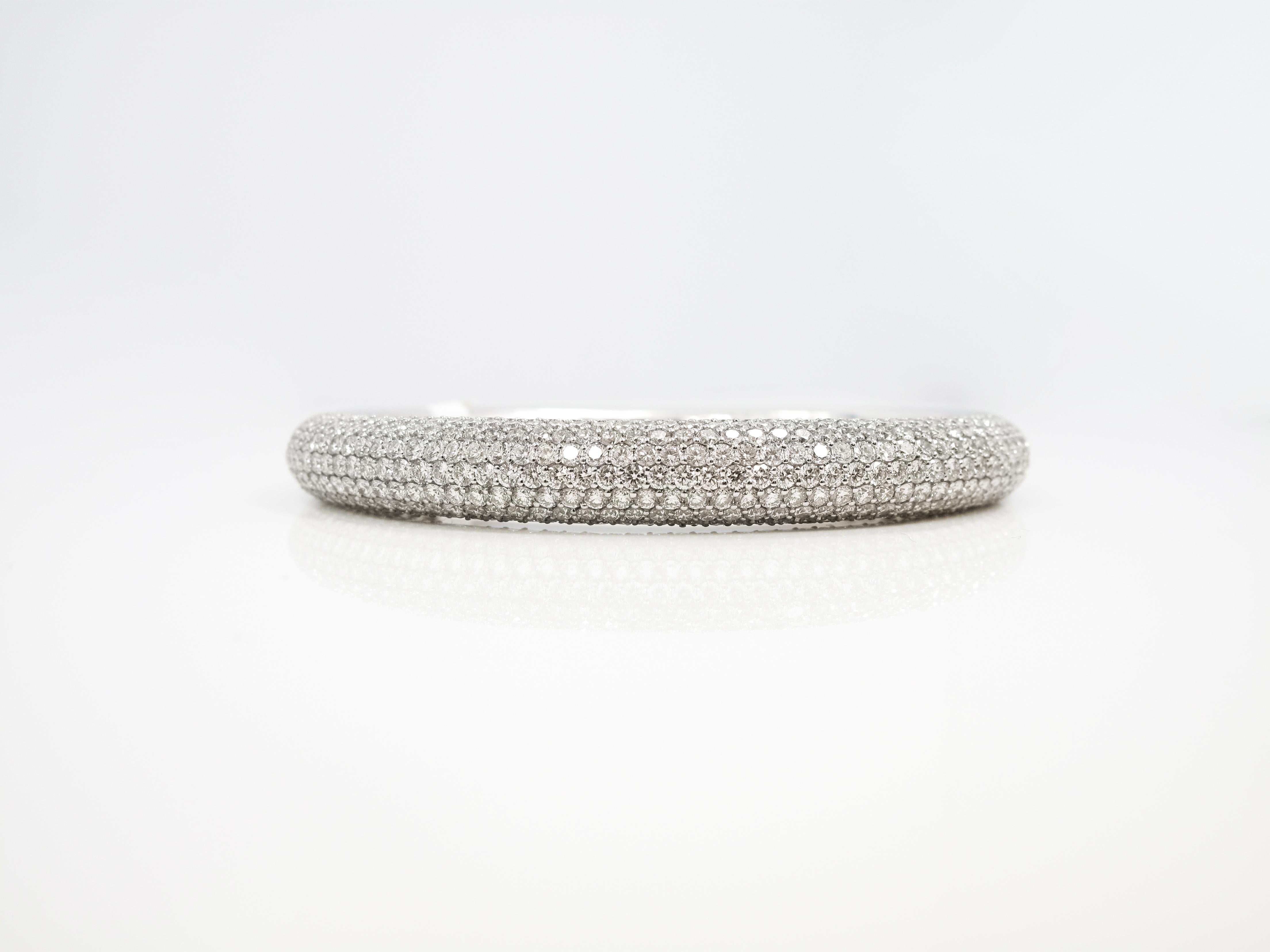 Pave Diamond Bangle Estate Bracelet, 18k White Gold In New Condition For Sale In Chicago, IL