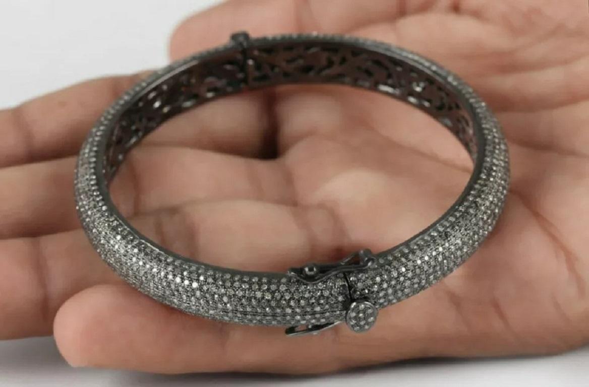 Bracciale con diamanti Pave Bangle a tema in argento Sterling 925 In condizioni Nuovo in vendita a Chicago, IL