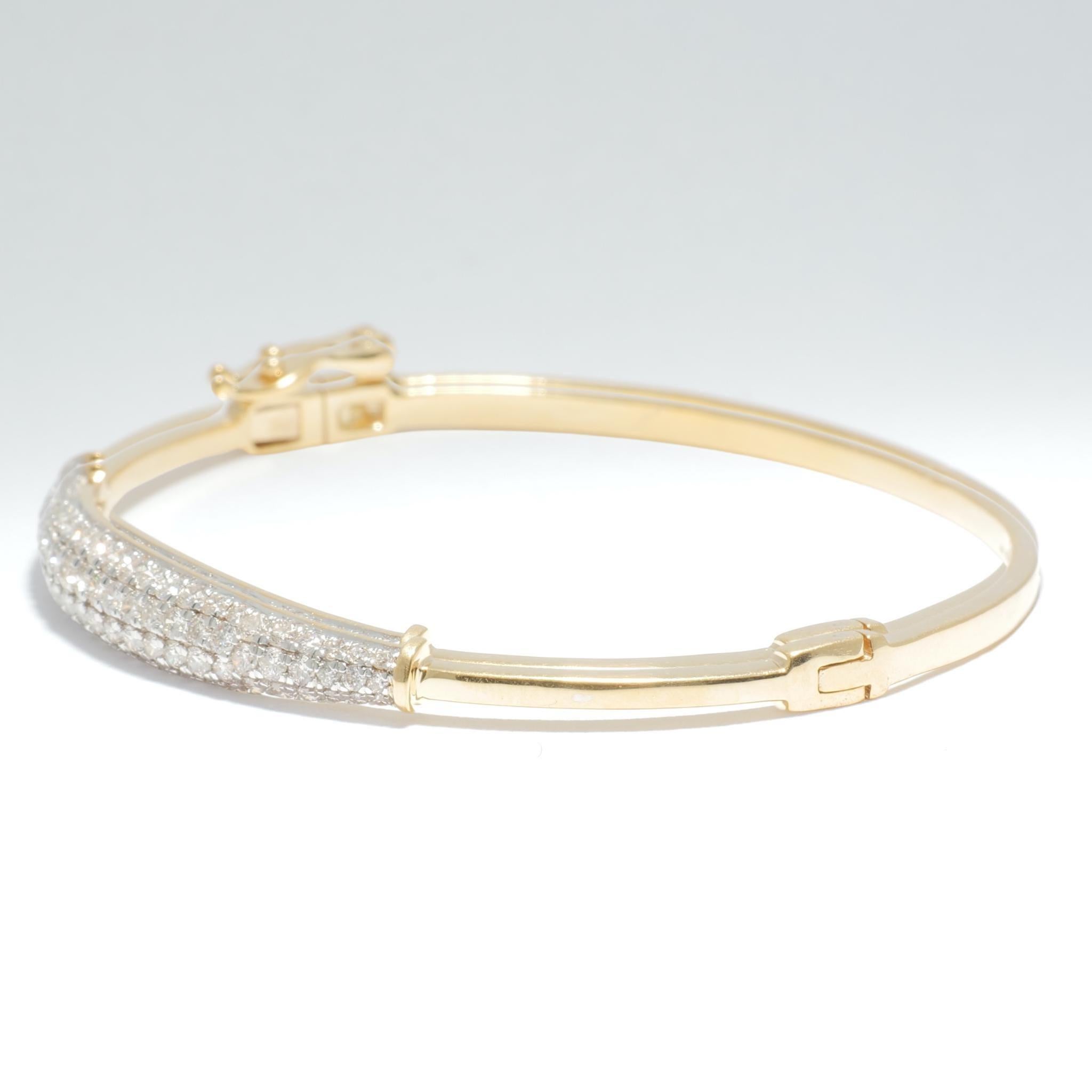 Pavé-Diamant-Barrenarmband aus massivem 14-karätigem Gold (zertifiziert) im Zustand „Neu“ im Angebot in New Delhi, DL