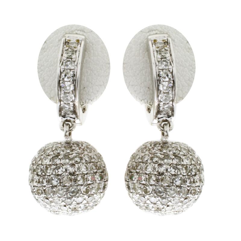 Artisan Boucles d'oreilles en or blanc 18 carats avec diamants pavés en vente
