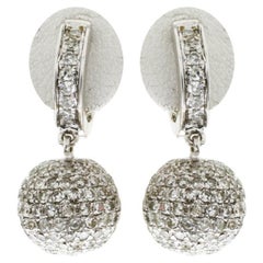 Boucles d'oreilles en or blanc 18 carats avec diamants pavés
