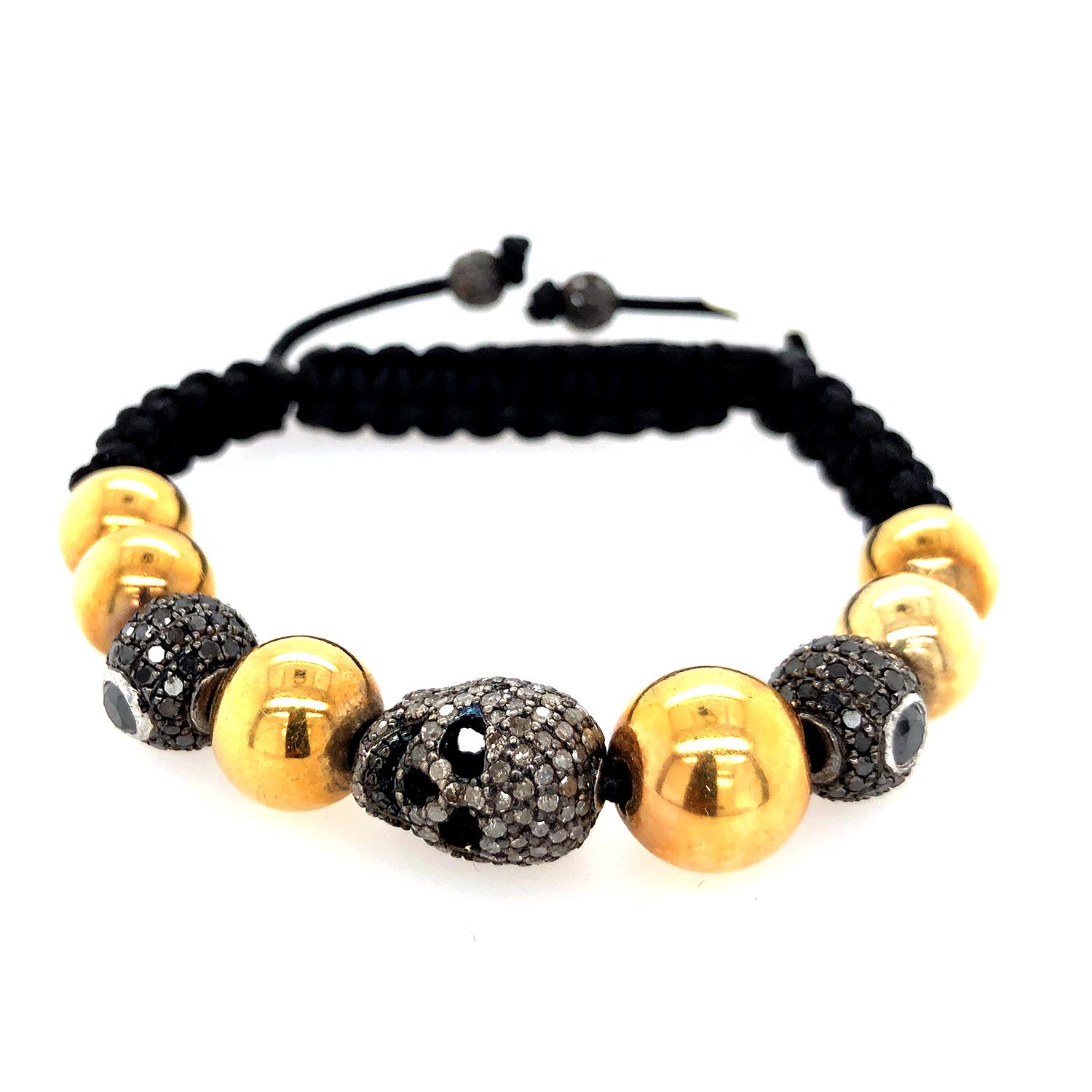 Donna Bracciale Macrame con teschio in perline e diamanti Pave in oro e argento 14k in vendita