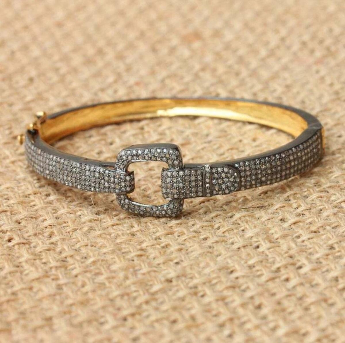 Donna Bracciale a tema cintura con pavé di diamanti Bracciali con diamanti in argento 925 in vendita