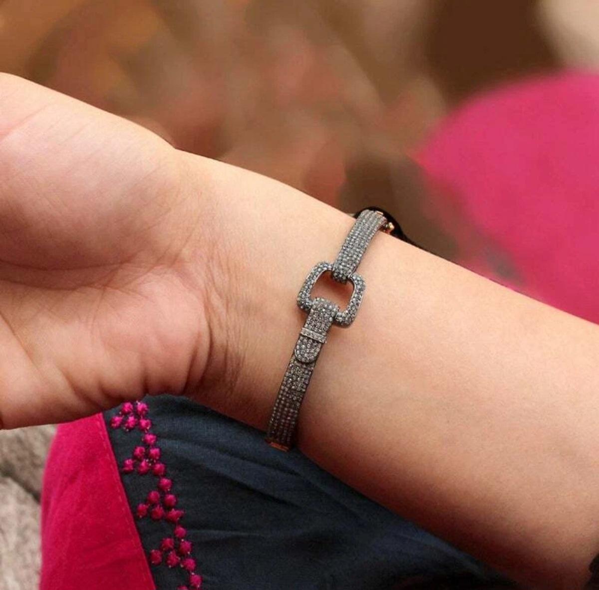 Bracciale a tema cintura con pavé di diamanti Bracciali con diamanti in argento 925 in vendita 2