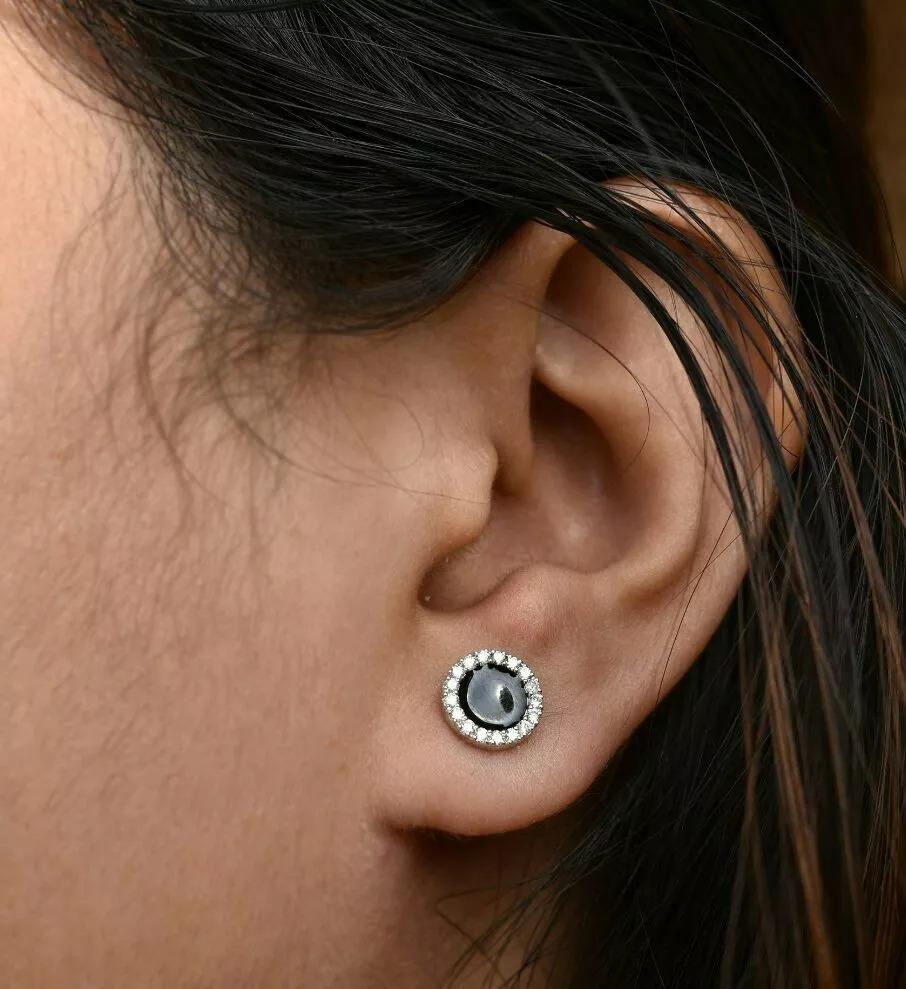 Pave Diamond Black Enamel Stud Orecchini in oro 14k Tops In condizioni Nuovo in vendita a Chicago, IL