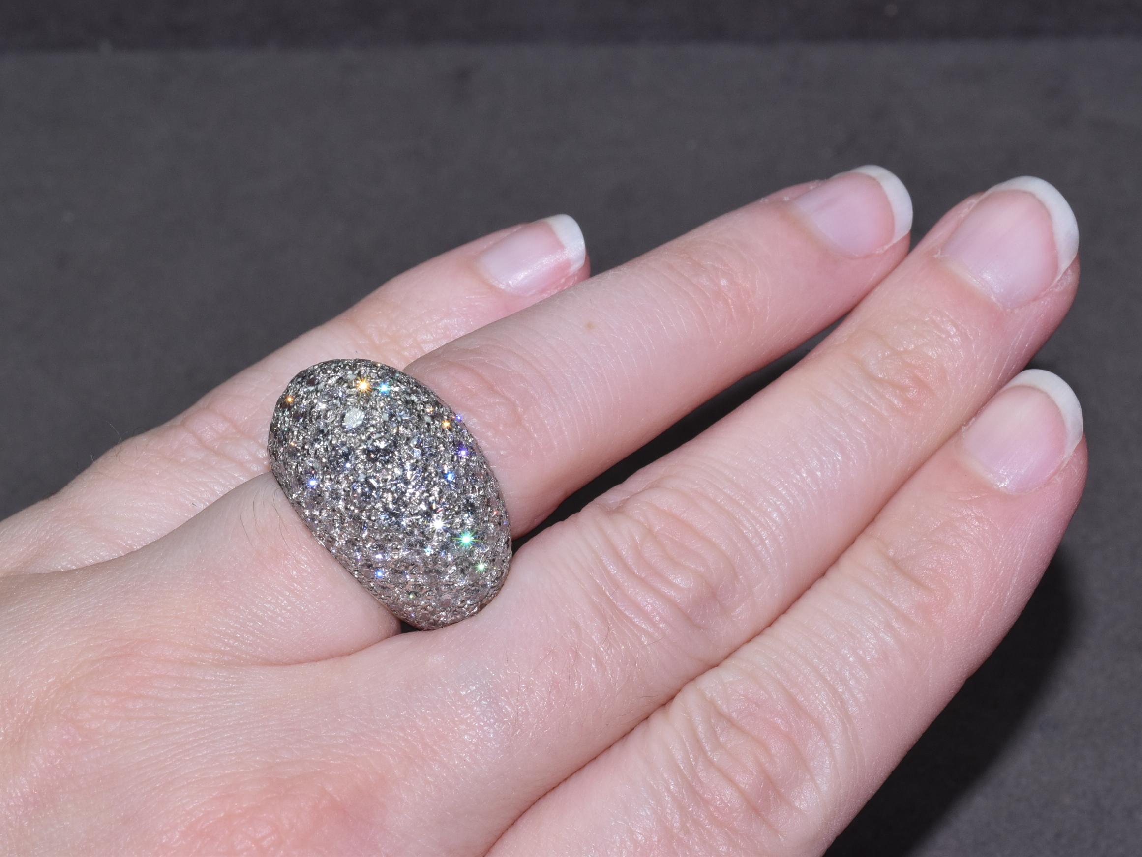 Anello Bombe con pavé di diamanti, Francia, anni '50 circa In condizioni buone in vendita a New York, NY