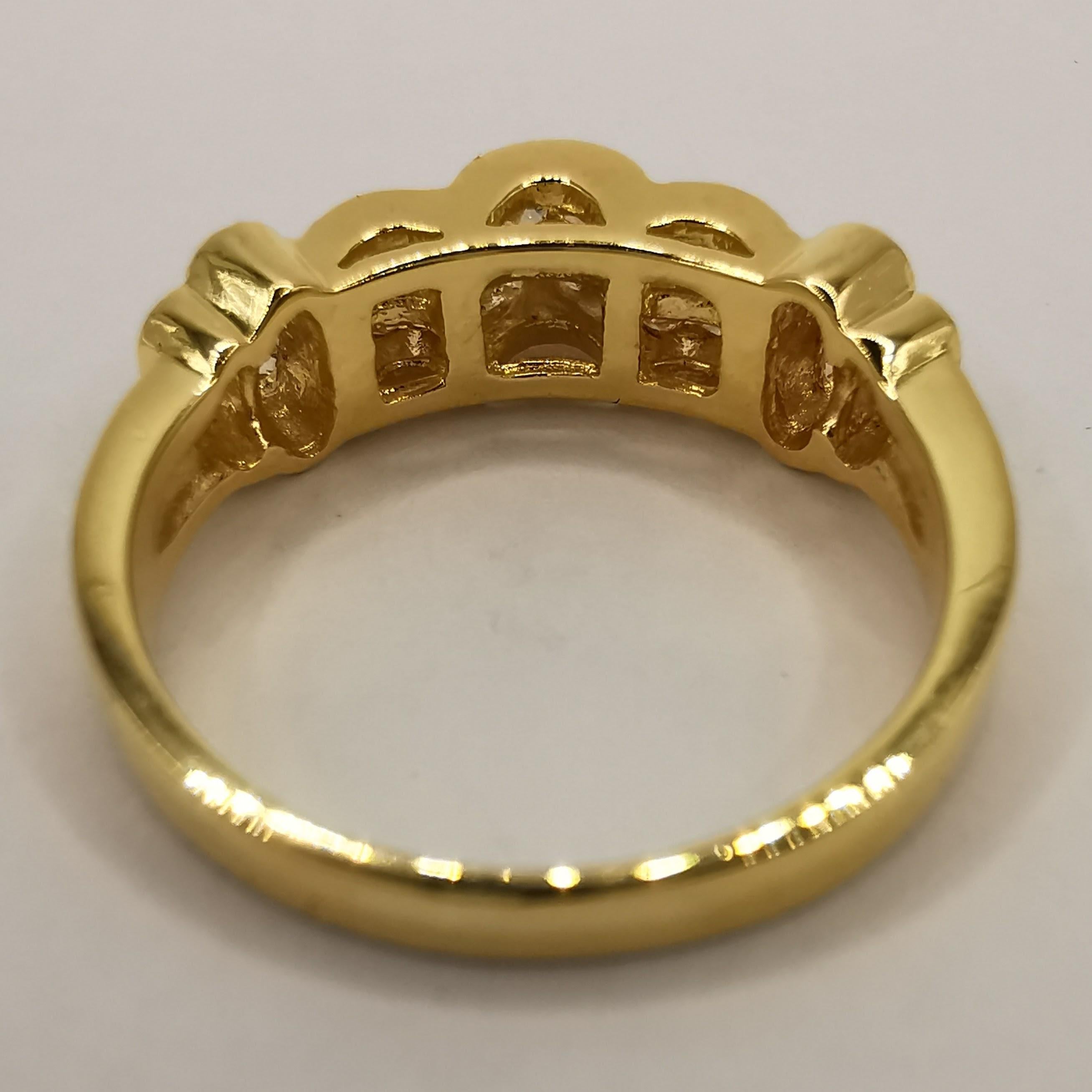 Braut- oder Herren- Unisex-Ring aus 18 Karat Gelbgold mit Diamanten in Kanalfassung im Angebot 1