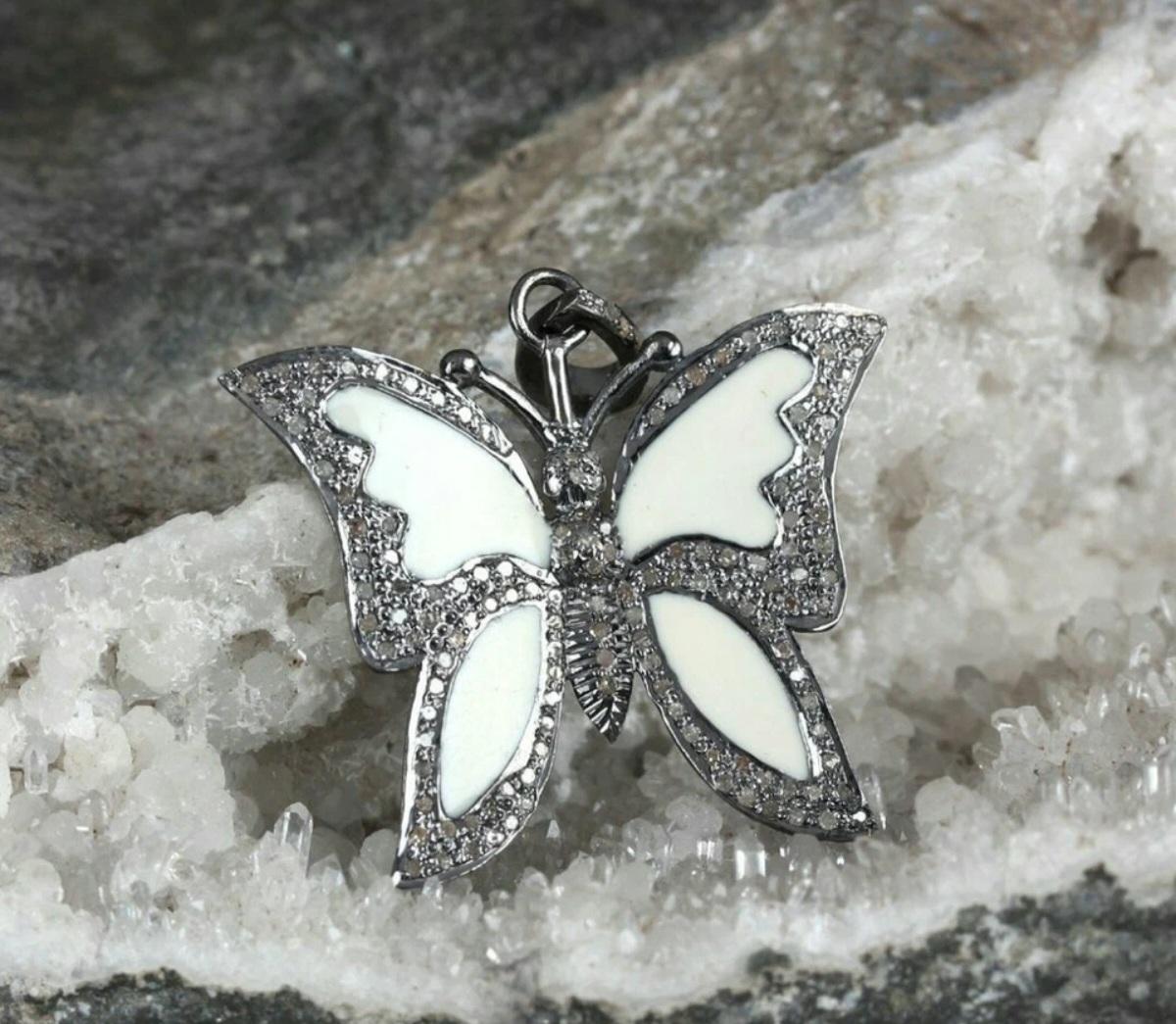 Taille ronde Pendentif papillon diamant pavé breloque papillon émail argent 925 cadeau. en vente