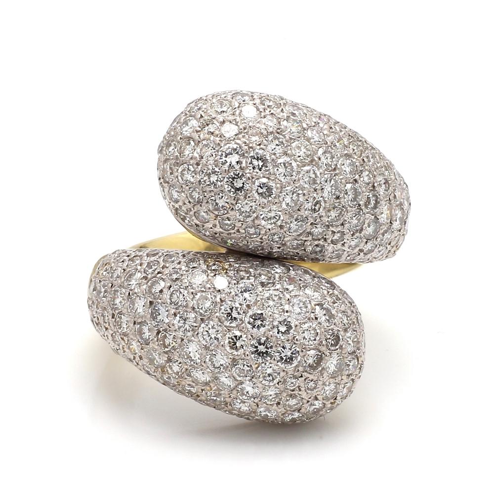 Taille ronde Bague bypass à pavé de diamants en vente