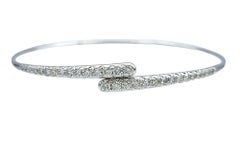 Bracelet manchette étroite en or blanc 18 carats avec pavé de diamants Bypass