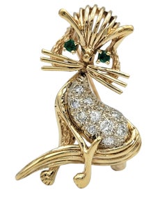 Pavé Diamond Cat Brooch with Emerald Eyes in Polished 14 Karat Yellow Gold