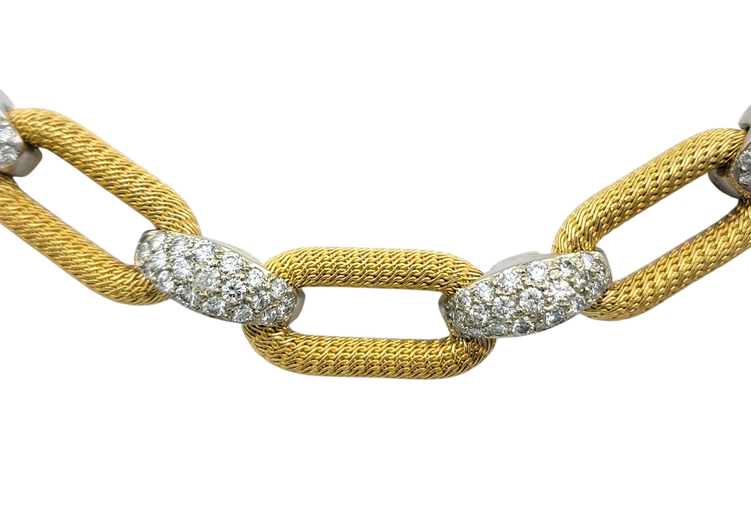 Pavé-Diamant-Büroklammer-Gliederhalskette aus strukturiertem 18 Karat Gelbgold im Zustand „Gut“ im Angebot in Scottsdale, AZ