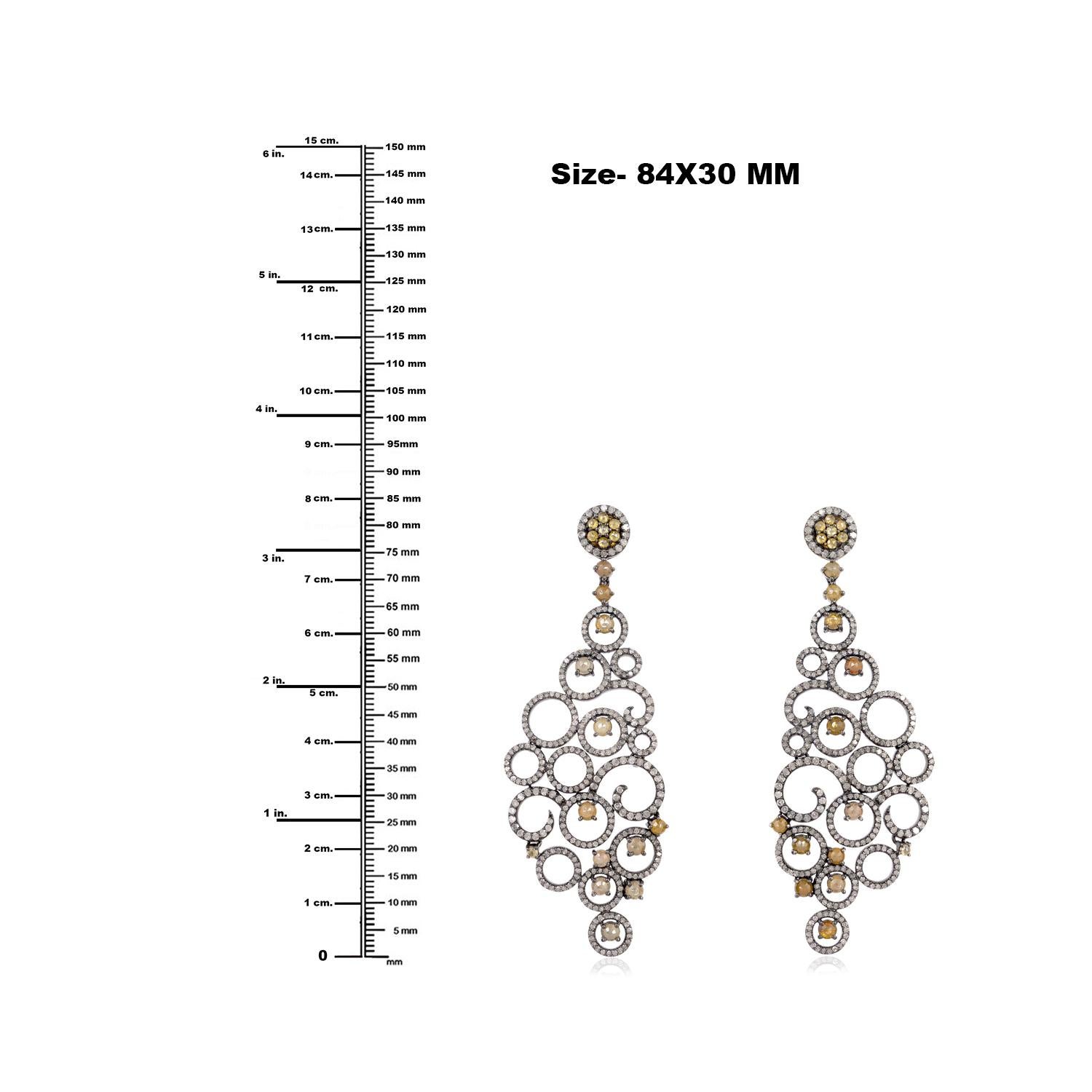 Orecchini a cerchio con pavé di diamanti in oro giallo 18 carati In condizioni Nuovo in vendita a New York, NY
