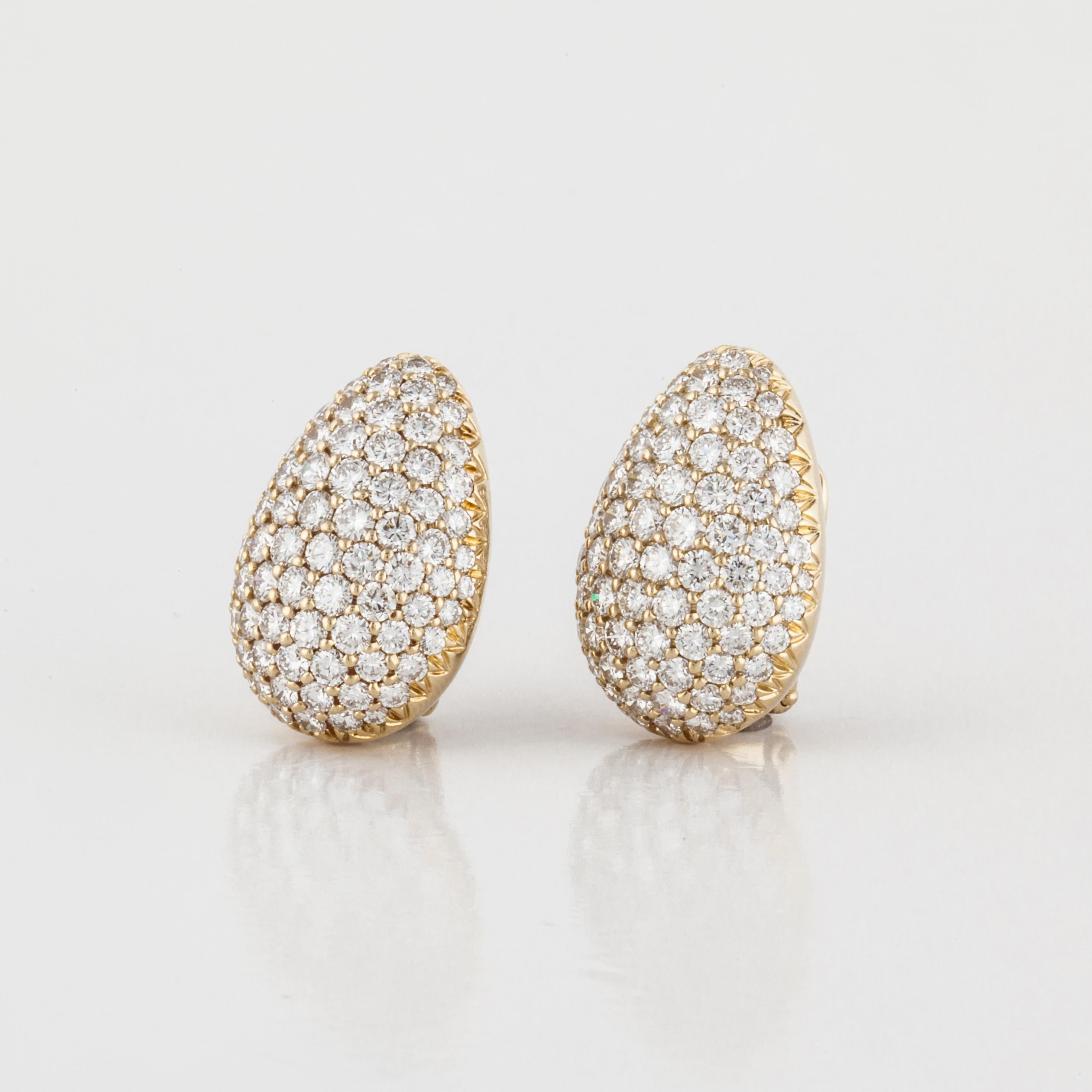 Pavé Diamond 18K Gold Earrings In Good Condition For Sale In Houston, TX