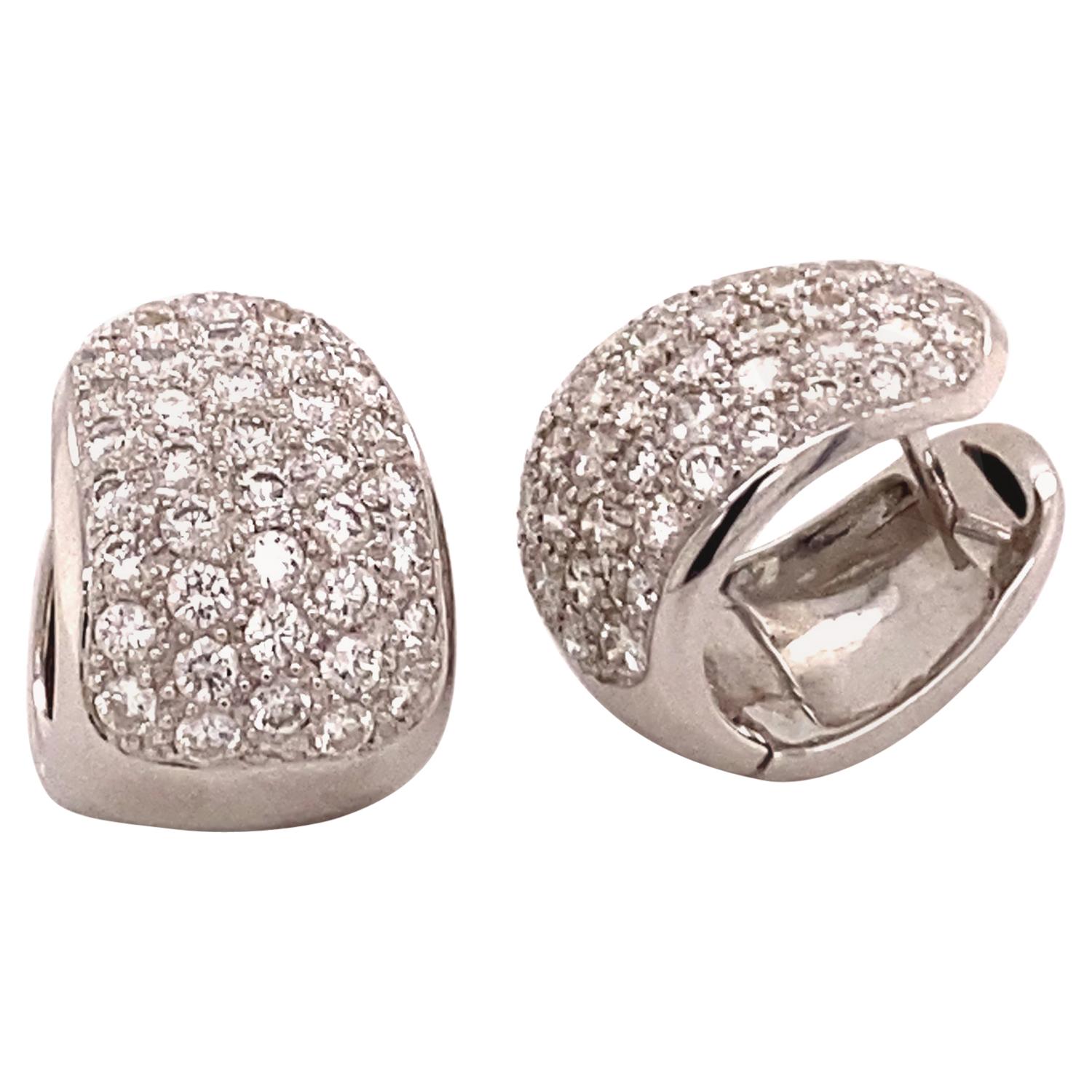 Boucles d'oreilles clips en or blanc 18 carats avec diamants pavés