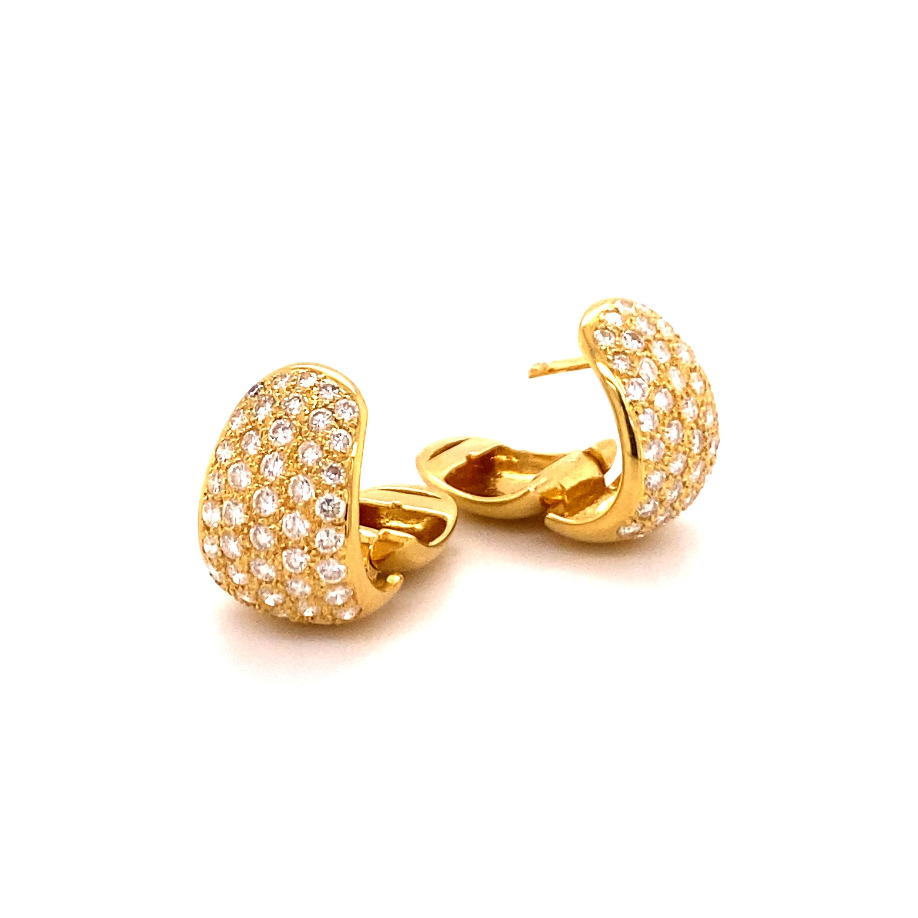 Pavé Diamond Clip-On Earrings in 18 Karat Yellow Gold In Good Condition For Sale In Lucerne, CH