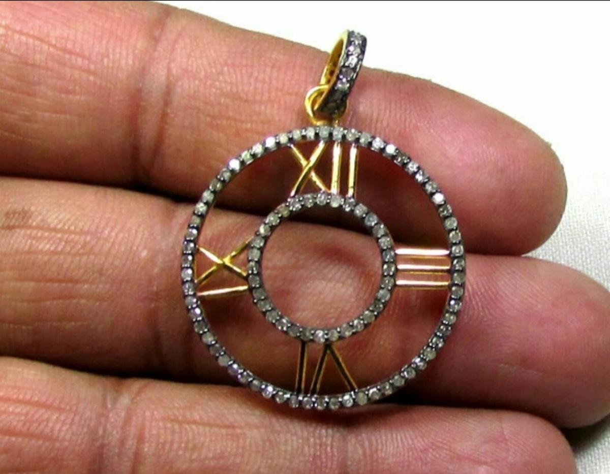 Pave Diamond Clock Pendant Necklace 925 Silver Roman Clock Pendant For Birthdays Unisexe en vente