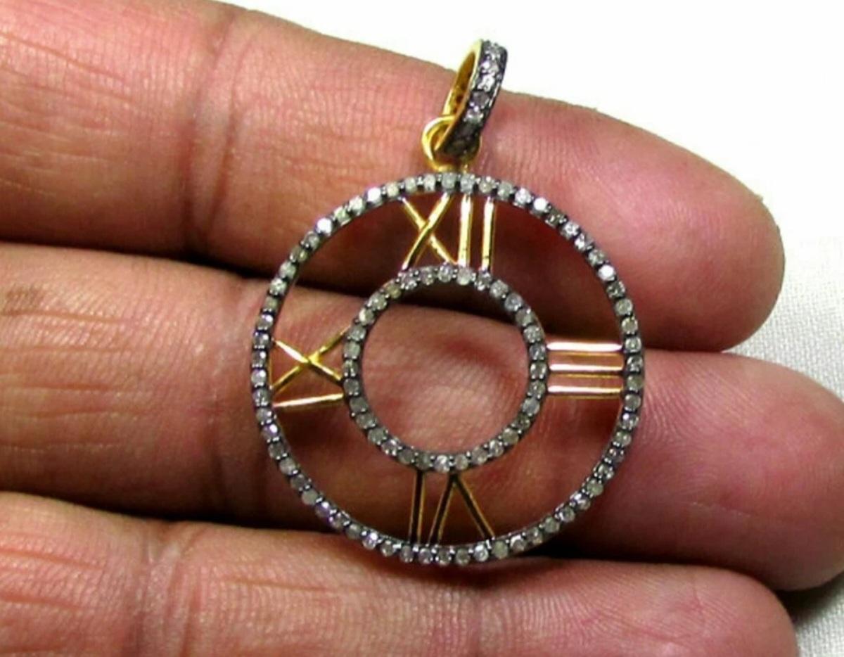 Pave Diamond Clock Pendant Necklace 925 Silver Roman Clock Pendant For Birthdays en vente 2