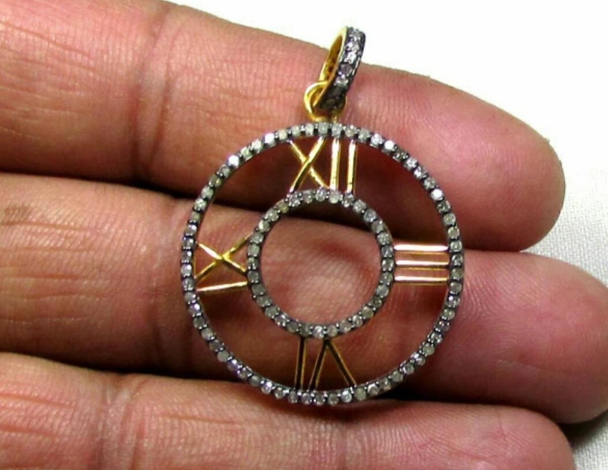 Pave Diamond Clock Pendant Necklace 925 Silver Roman Clock Pendant For Birthdays en vente 3