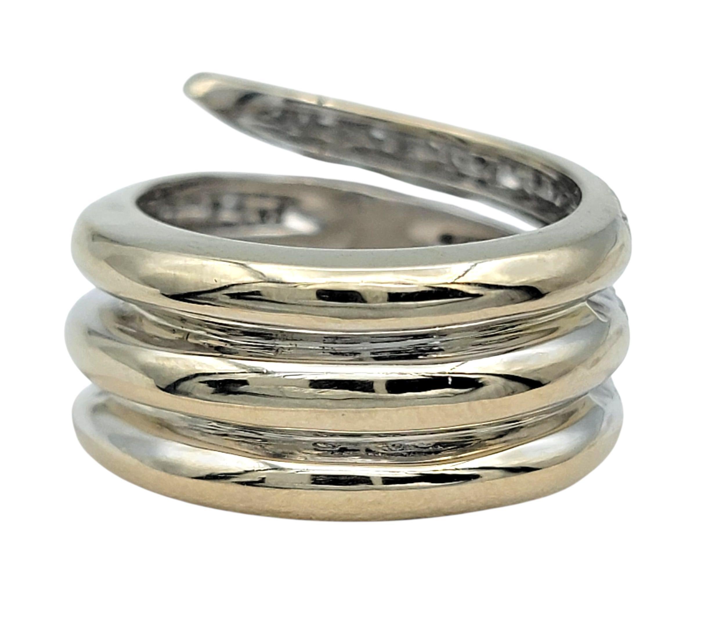 Taglio rotondo Anello a fascia larga con diamante Pavé e perla di Tahiti in oro bianco 18 carati in vendita