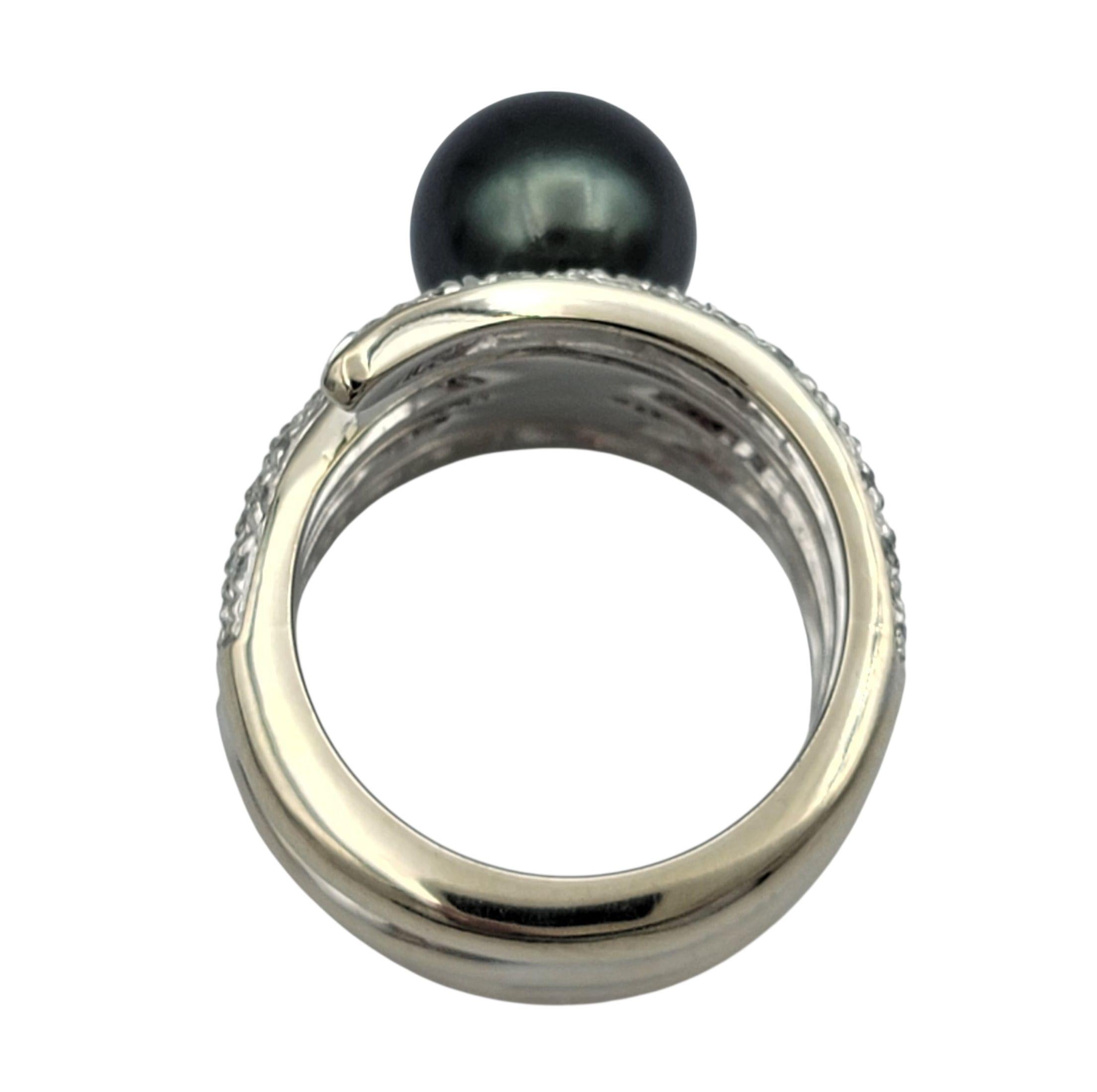 Anello a fascia larga con diamante Pavé e perla di Tahiti in oro bianco 18 carati In condizioni ottime in vendita a Scottsdale, AZ