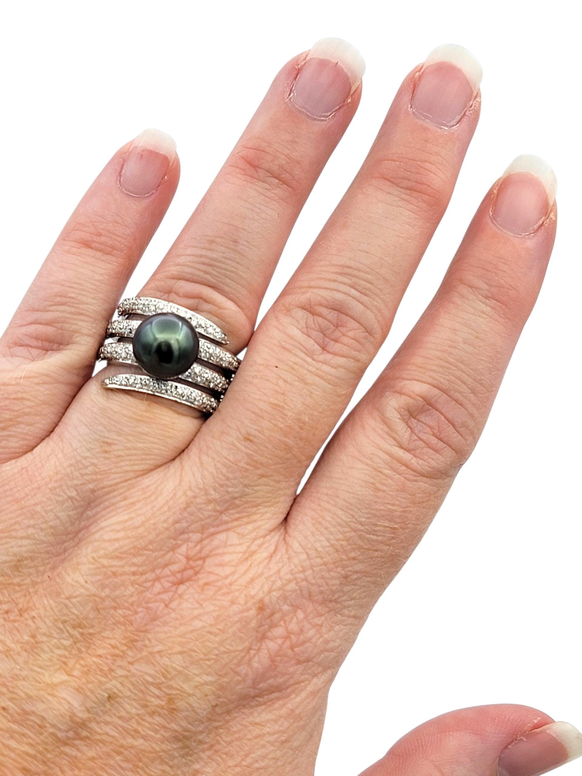 Anello a fascia larga con diamante Pavé e perla di Tahiti in oro bianco 18 carati in vendita 3