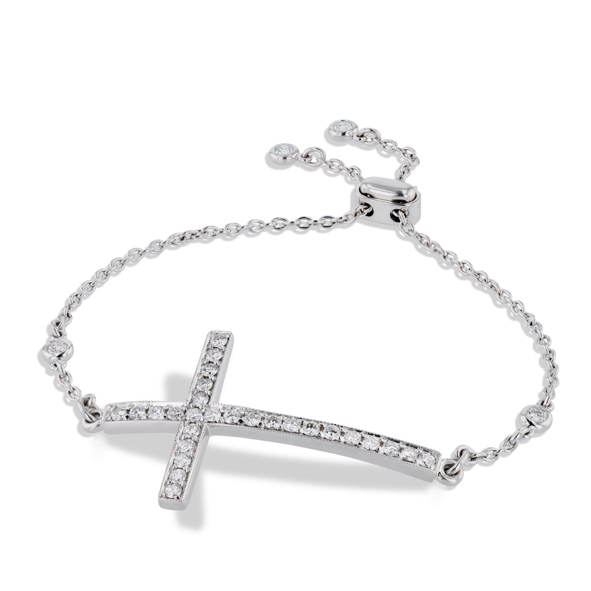 Cet exquis bracelet croix en diamant pavé est réalisé en luxueux or blanc 18kt et en diamants pavés illuminants. La croix en diamant milgrain et le fermoir bolo confèrent une touche individuelle à cette pièce exquise de H & H Jewels.
Bracelet croix