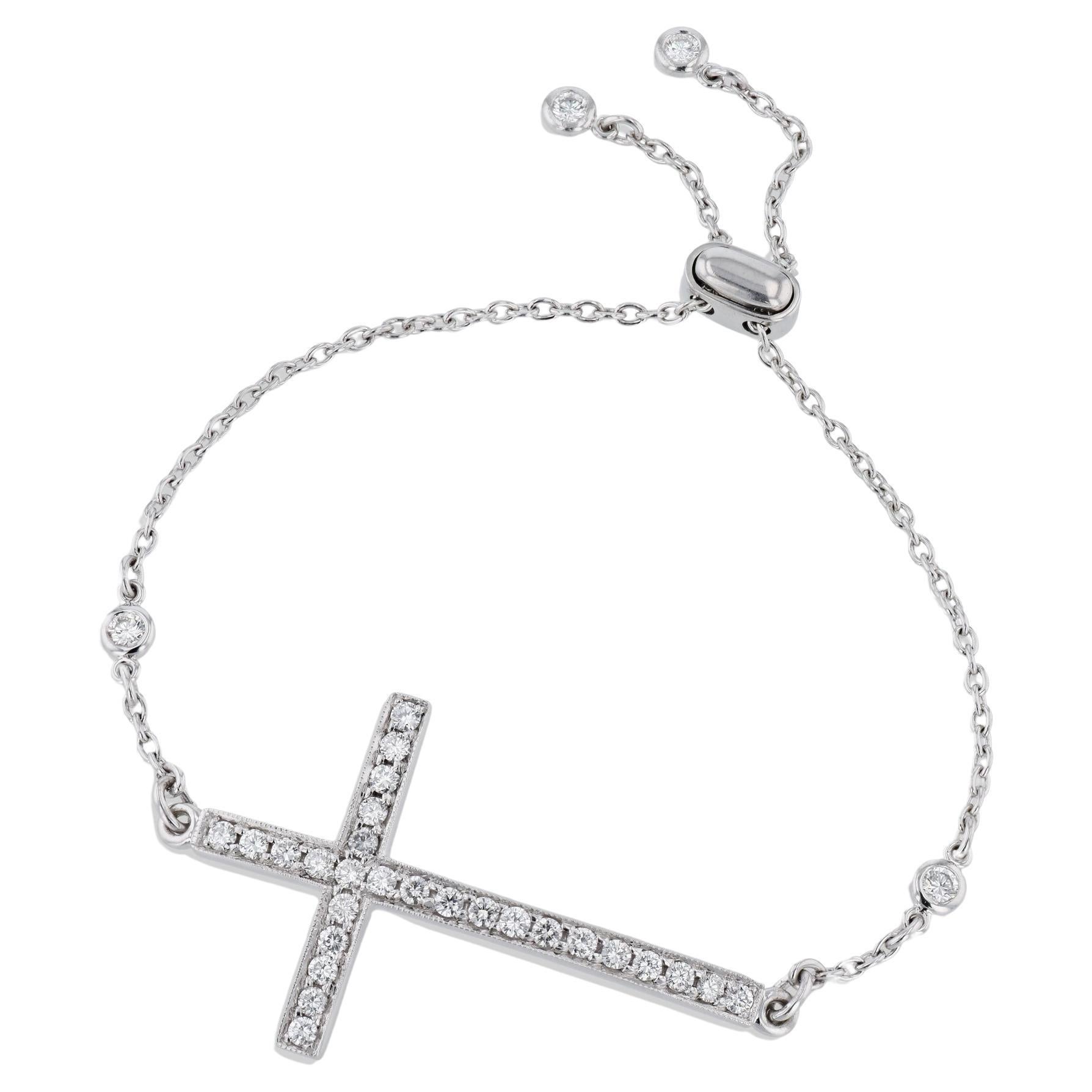 Bracelet croix pavé de diamants en vente