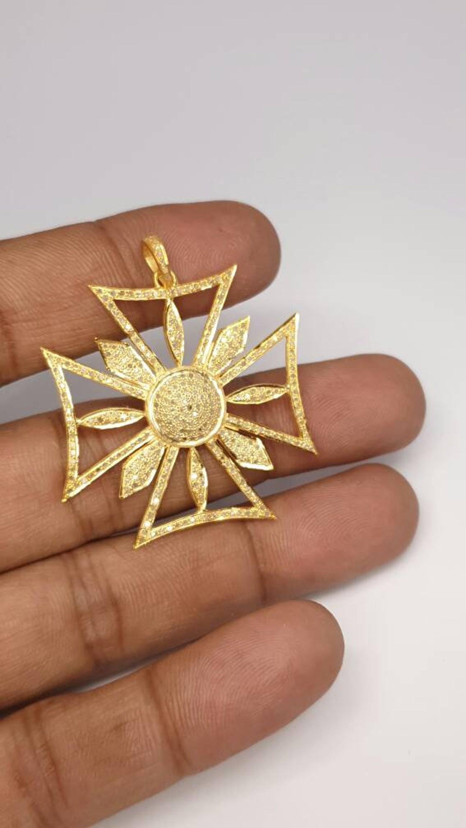 Colgante en forma de cruz con pavé de diamantes Plata de ley 925 Colgante de diamantes auténticos para ella. Art Decó en venta