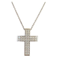 Collana con ciondolo a croce con diamanti Pave
