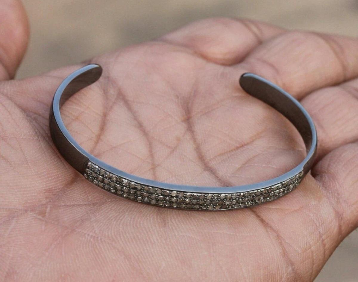 Bracelet manchette en argent 925 avec diamants pavés Cadeau d'anniversaire. Neuf - En vente à Chicago, IL