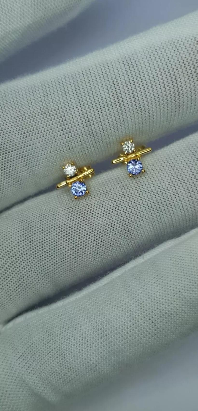 Boucle d'oreille en or 14k avec diamant pavé Boucle d'oreille Tanzanite Cadeau d'anniversaire

Poids du diamant : 0,12 cts environ 
Poids de l'or : 1.10 grammes environ 
Poids de la tanzanite : 0.28 cts Approx. 

A P P R O X T I M E .

Tous les