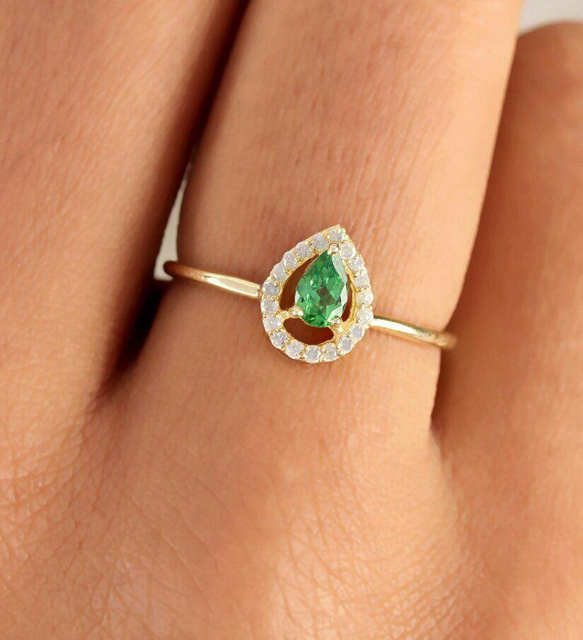 Pave Diamond Dainty Prong Ring 14k Gold Tsavorite Garnet Minimalist Jewelry Ring In New Condition For Sale In Chicago, IL