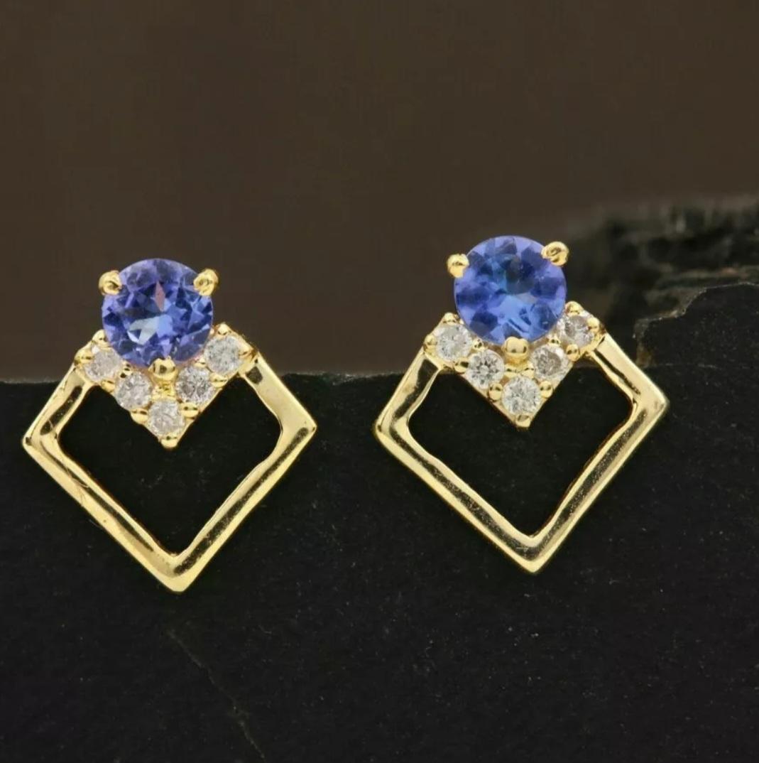 Pave Diamond Dainty Square Earring 14k Gold Tanzanite Minimalist Stud Earring. In New Condition For Sale In Chicago, IL