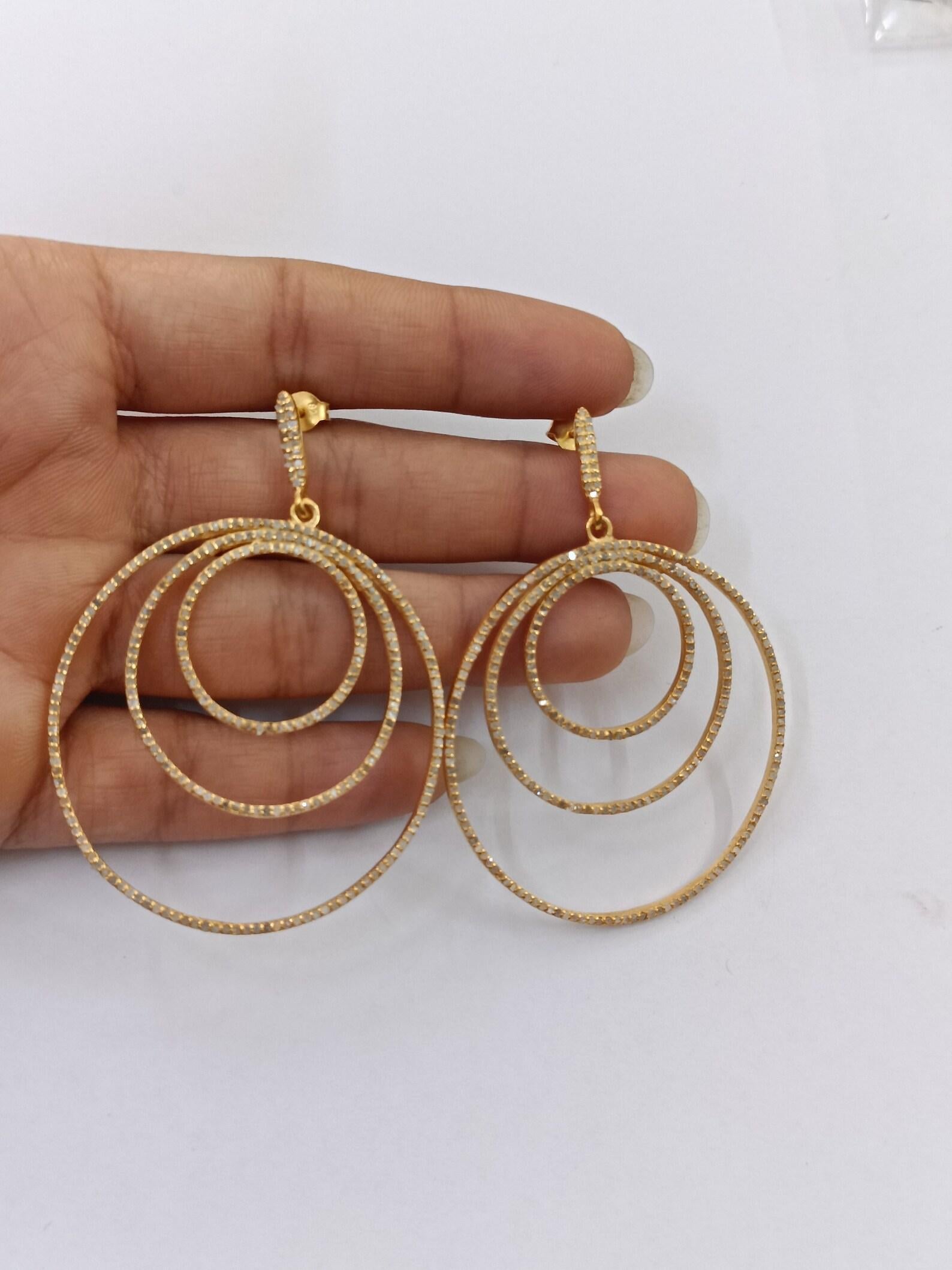 Taglio rotondo Pave Diamond Dangle Hoop Earring 925 Sterling Silver Regalo di nozze per le donne. in vendita