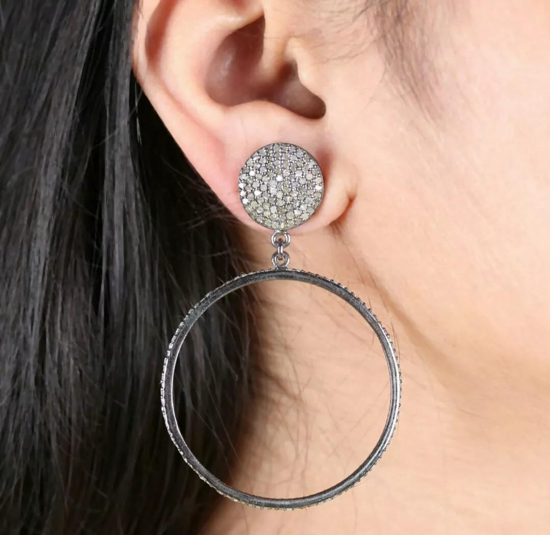 Orecchino a cerchio con diamante pave e penzoloni in argento 925 In condizioni Nuovo in vendita a Chicago, IL