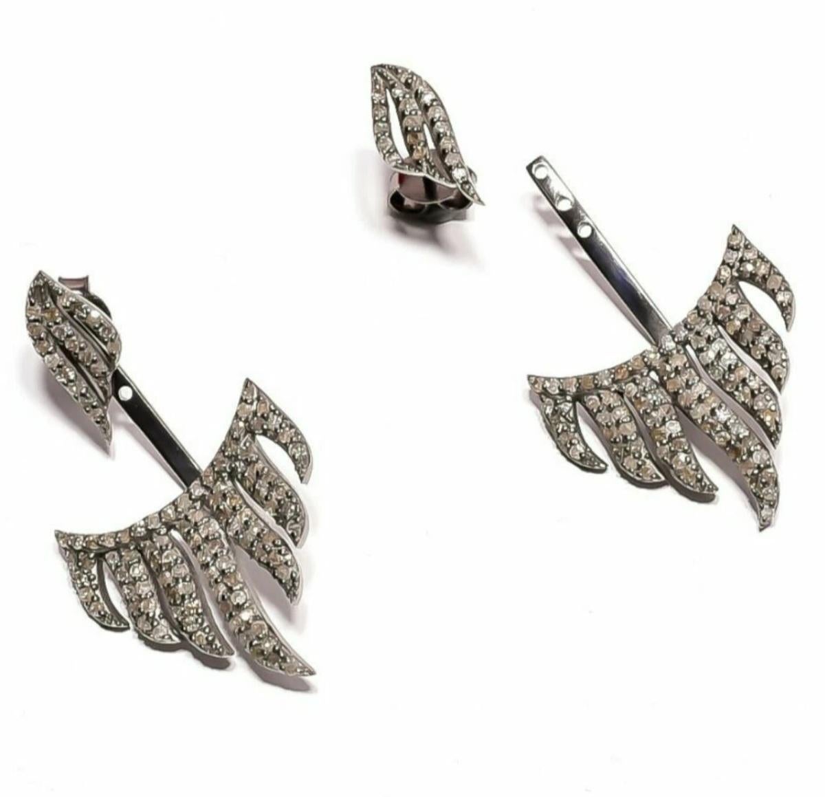 Art déco Paire de boucles d'oreilles design en argent 925 avec diamants pavés pour femmes. en vente