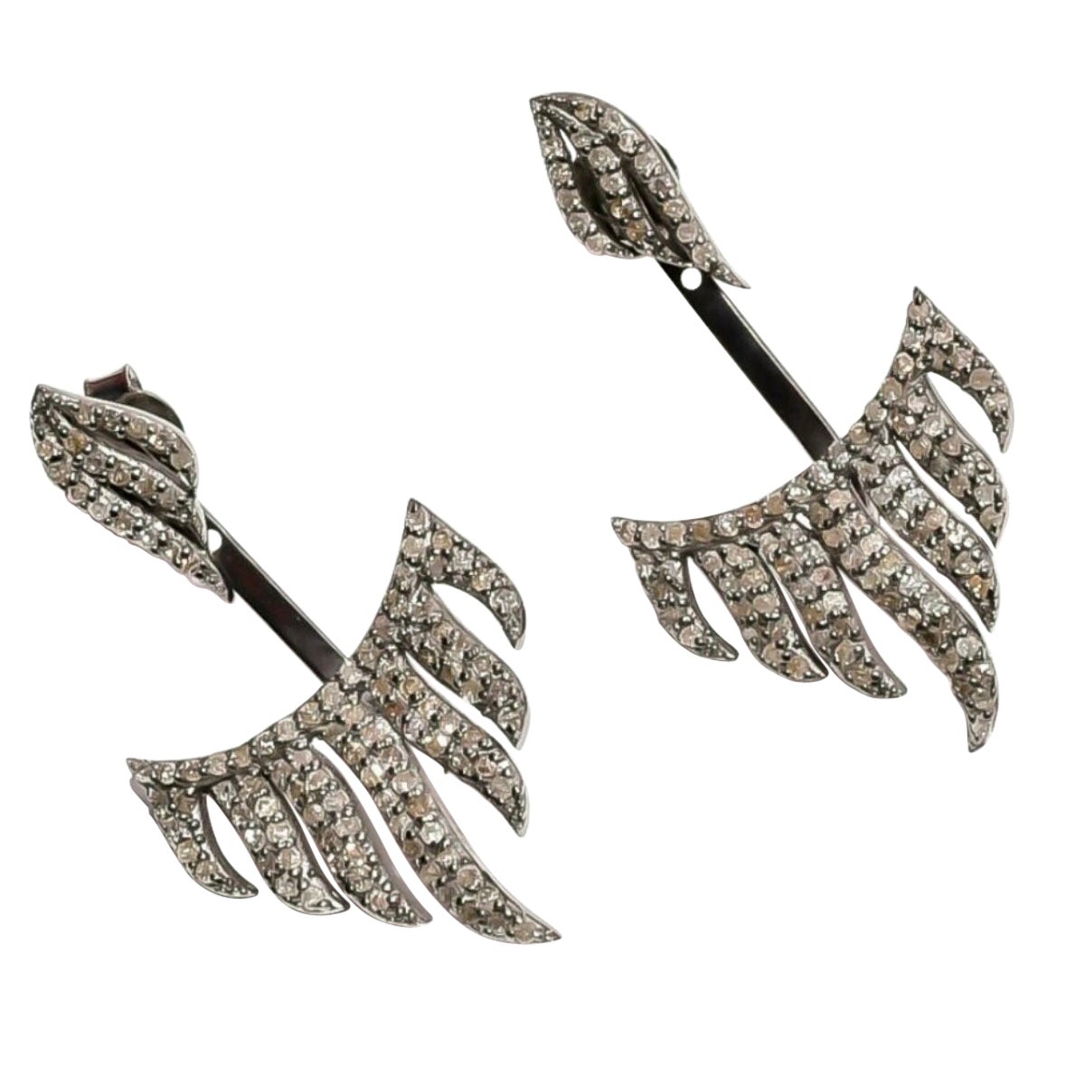 Paire de boucles d'oreilles design en argent 925 avec diamants pavés pour femmes. en vente