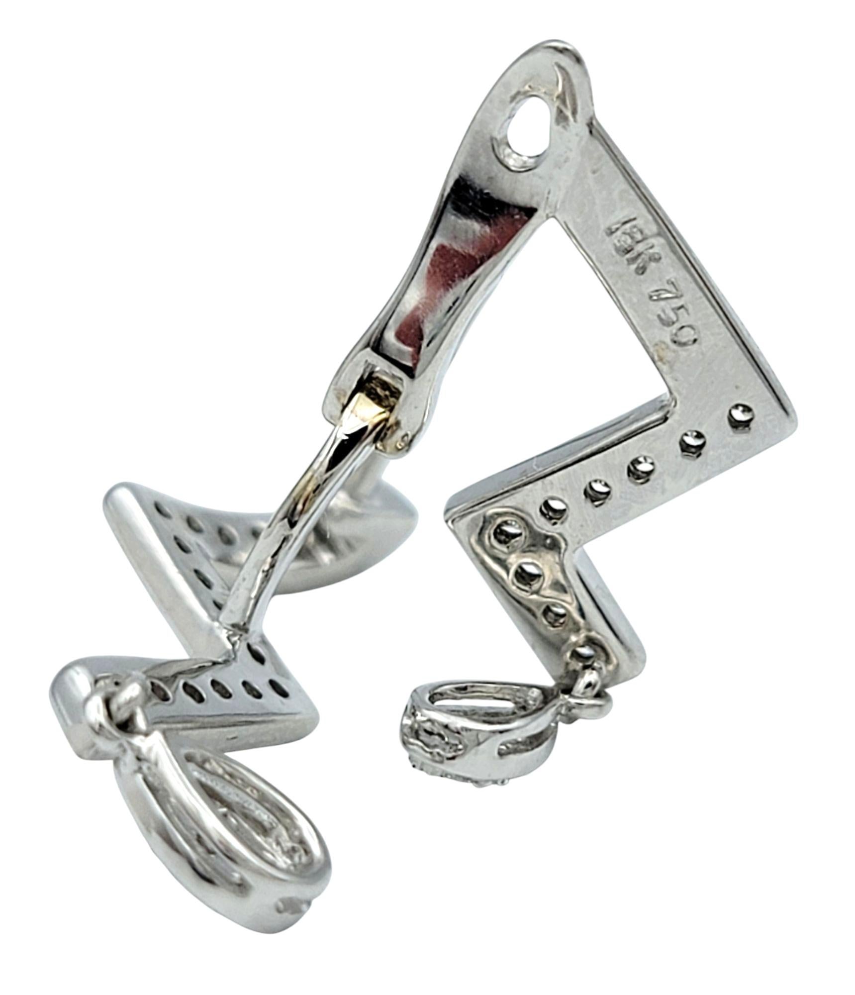 Boucles d'oreilles pendantes géométriques Zig Zag en or blanc 18 carats et pavé de diamants Pour femmes en vente