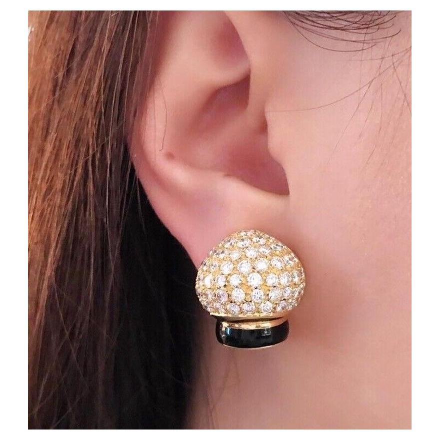 Italian Dome Pave Diamond Earrings with Black Enamel in 18k Yellow Gold

Beautifully made Italian Pave Diamond Dome Earrings feature 4.30 carats of fine quality Round Diamonds Pave set in 18k Yellow Gold with base of Black Enamel at bottom. These