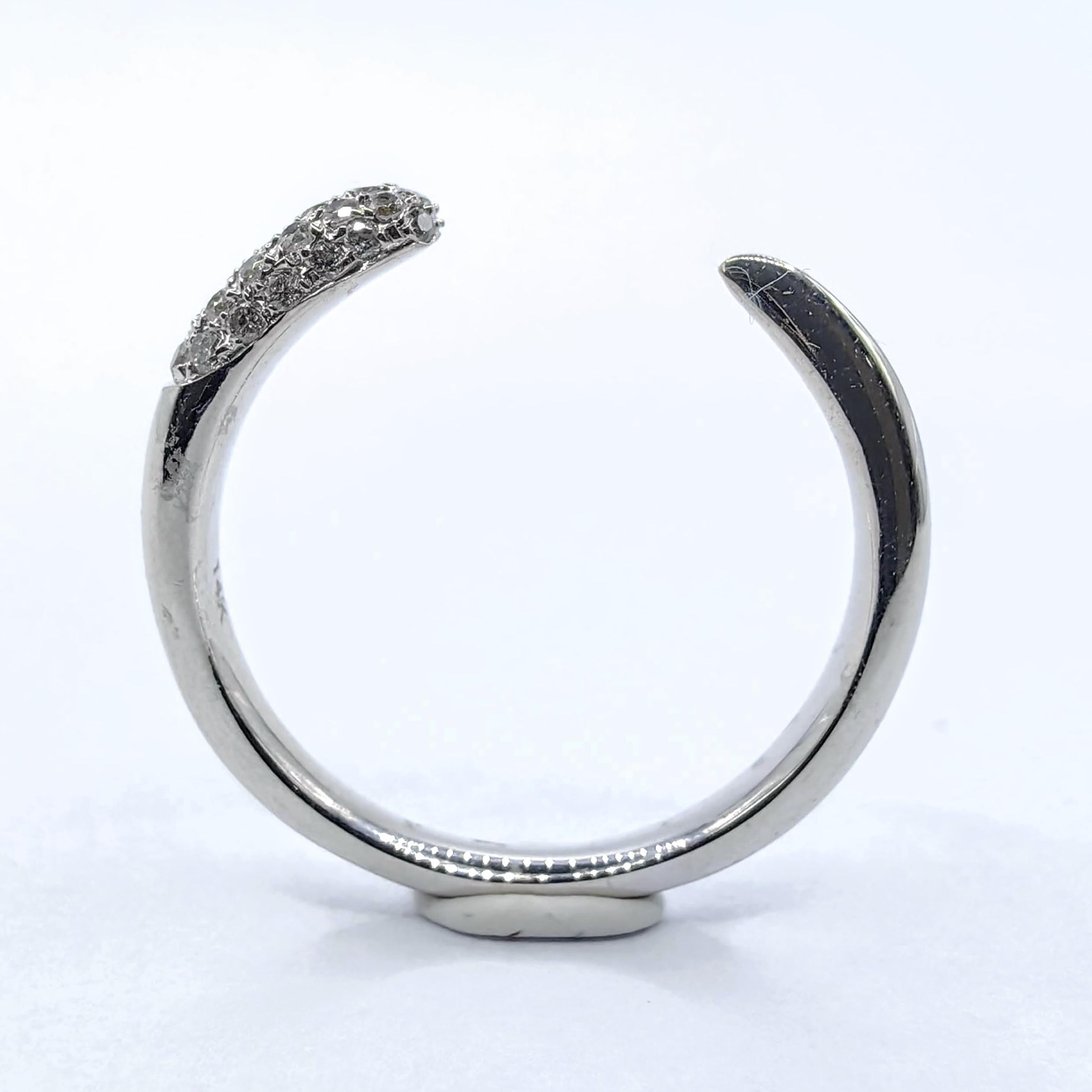 En vente :  Bague empilable Pavé Diamond Dome Open Tapered Band en or blanc 18K 5