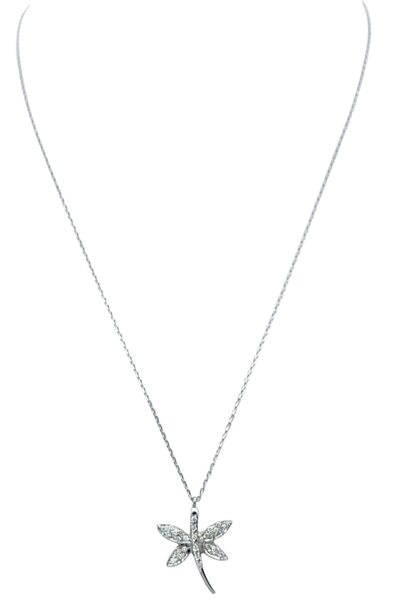 Contemporaneo Collana con ciondolo Pavé Diamond Dragonfly in oro bianco lucido in vendita