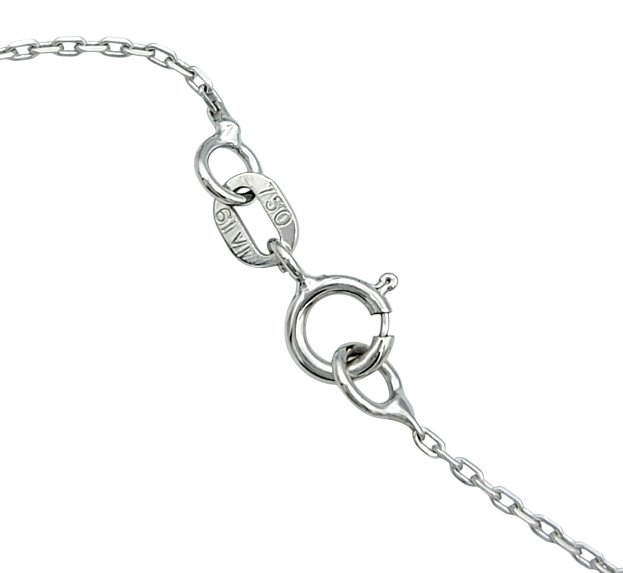 Taglio rotondo Collana con ciondolo Pavé Diamond Dragonfly in oro bianco lucido in vendita