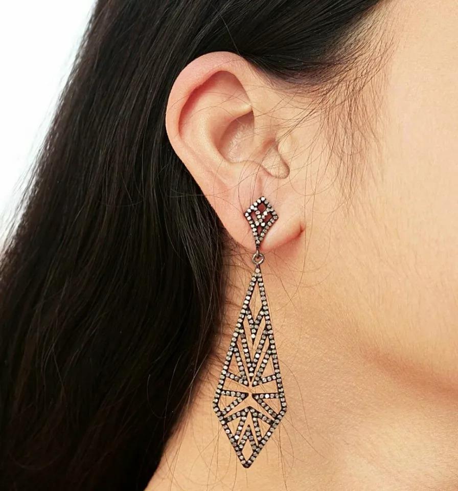 Pendiente de diamantes con pavé Diseño antiguo Plata 925 Joyas de moda Pendientes de diamantes
Ligero, se puede llevar a diario

Más información:
Metal base: Plata de ley, 925 partes por 1000
Piedra principal: Diamante
Piedra secundaria: