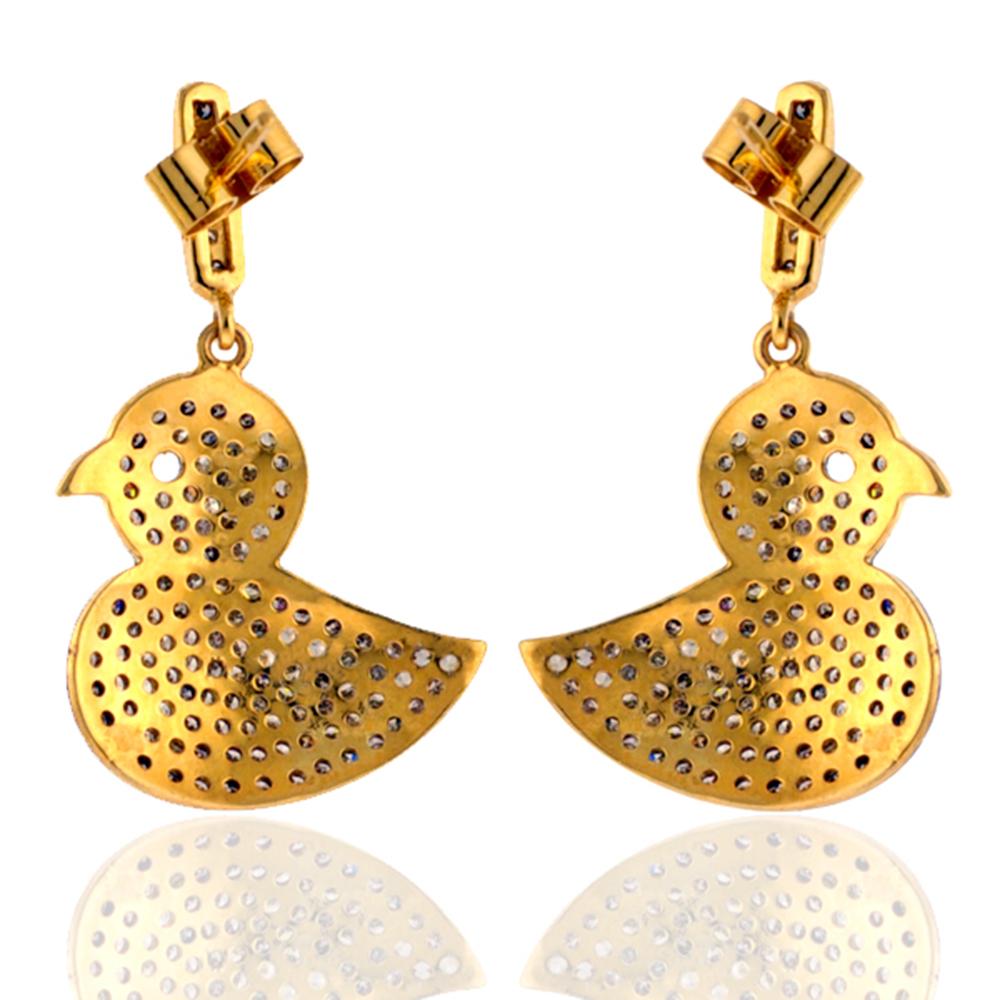 Sweet Baby Duck drop earring with pave diamonds in Silver and 14K Gold.


14kt Gold: 1.47gms
Silver: 4.56gms
Diamond: 1.85cts
